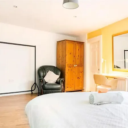 Holiday Home *
